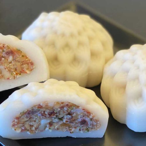 Bột nếp rang chín làm bánh dẻo ngon đúng chuẩn.